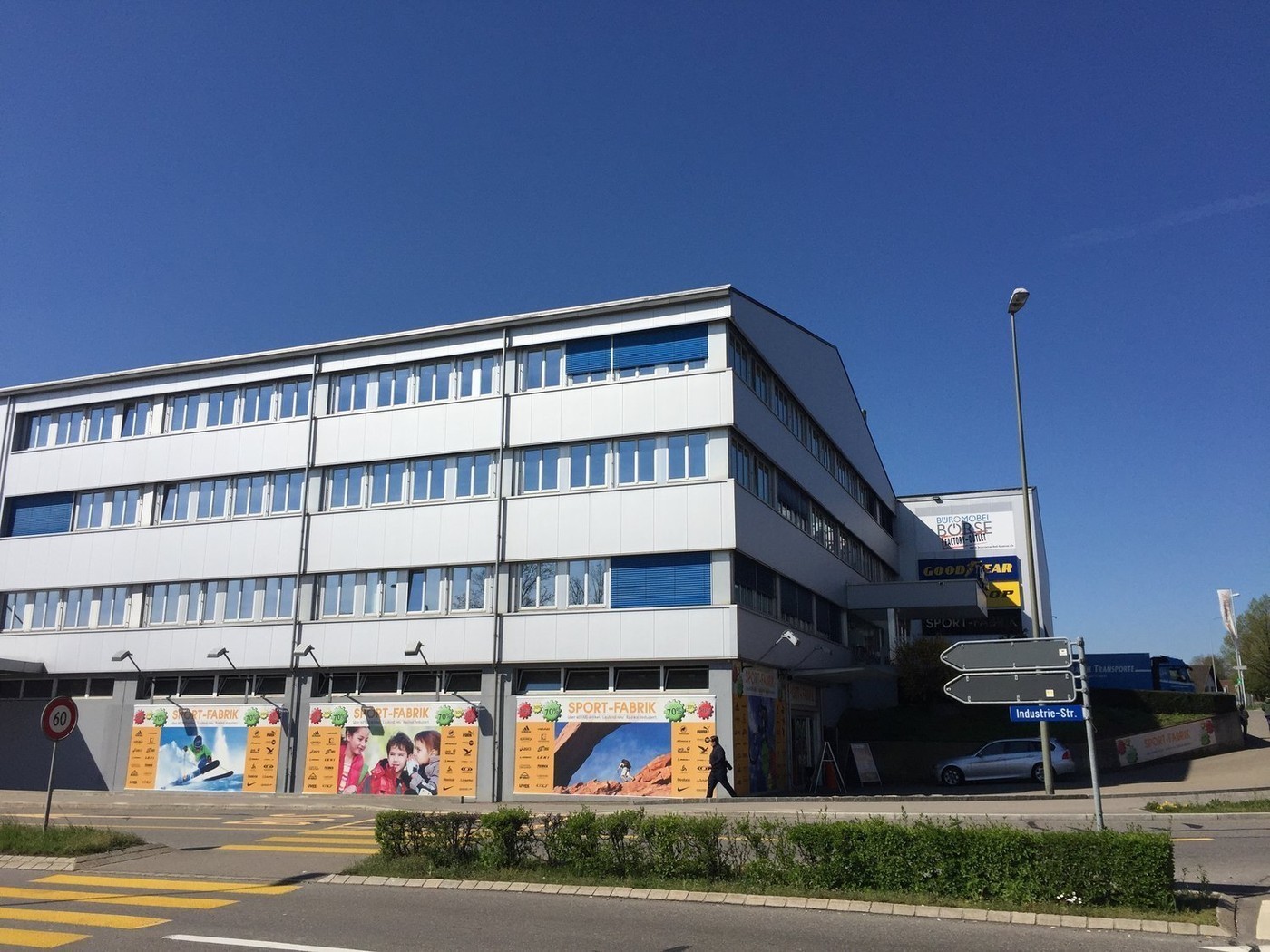 1600m² office