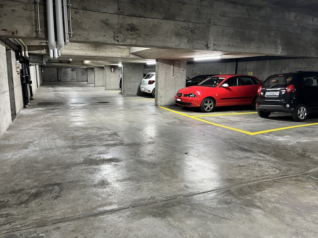 Posto auto in cantina
