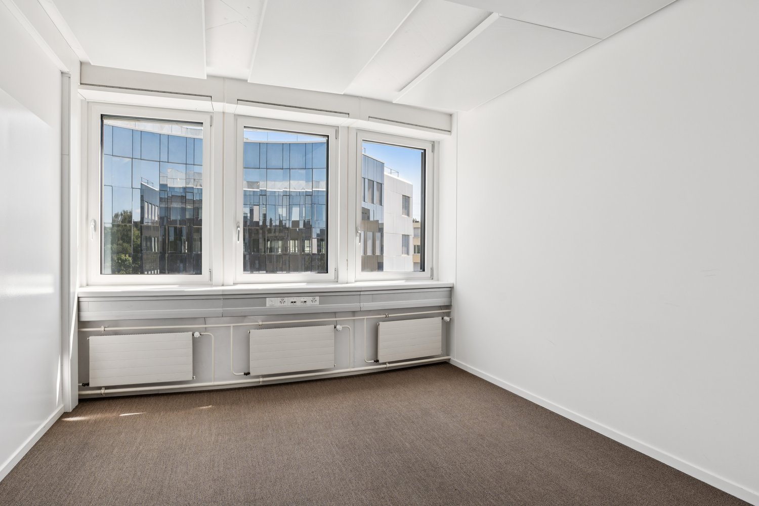 444m² office