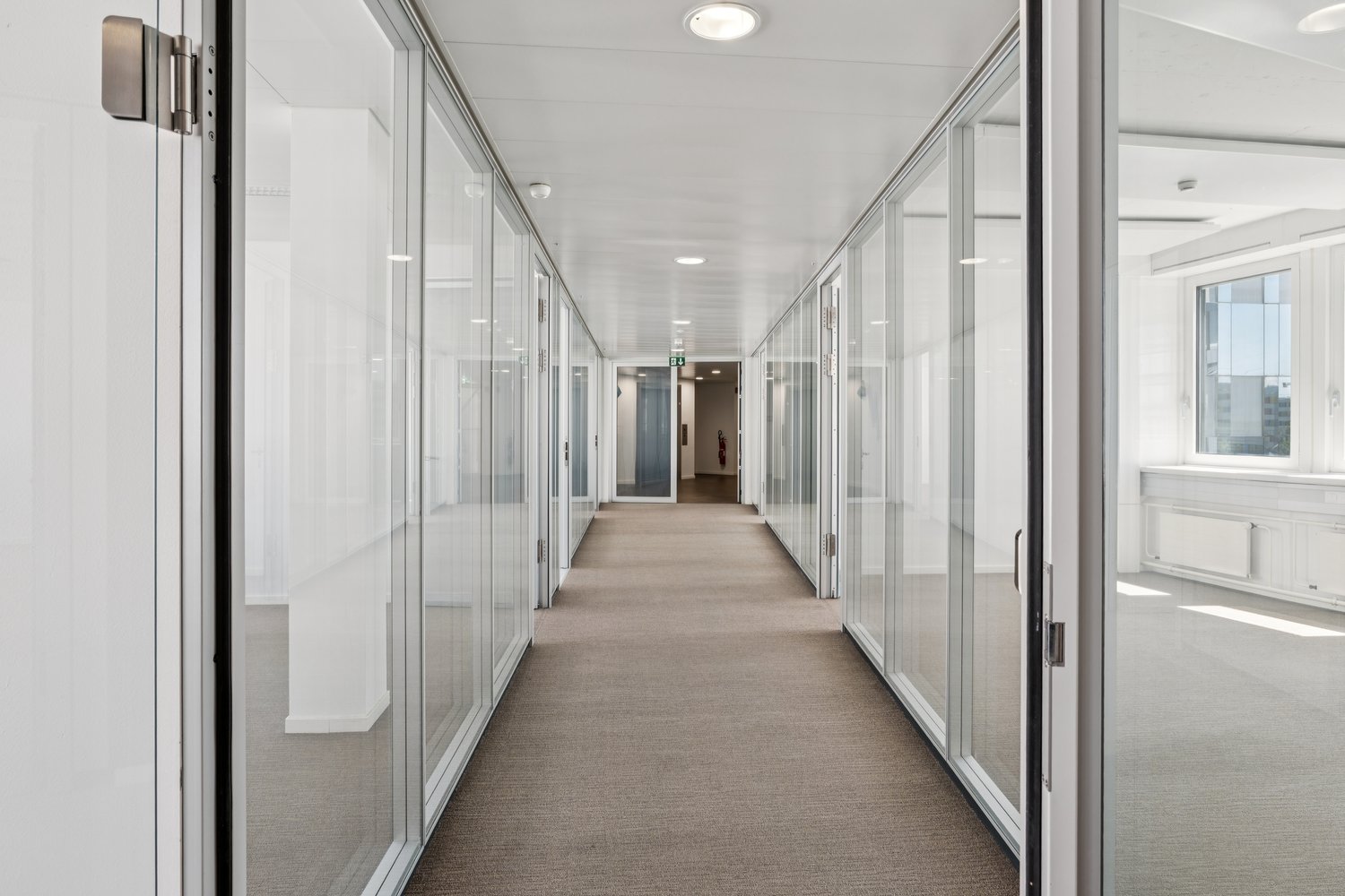 444m² office