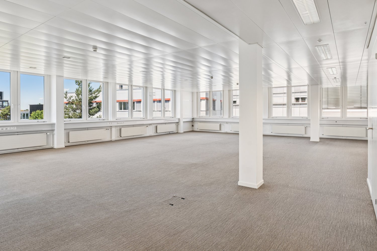 444m² office