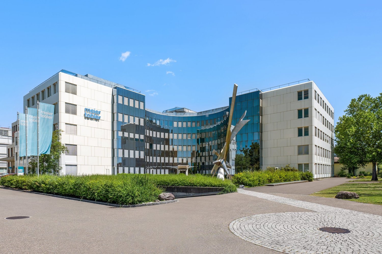 444m² office