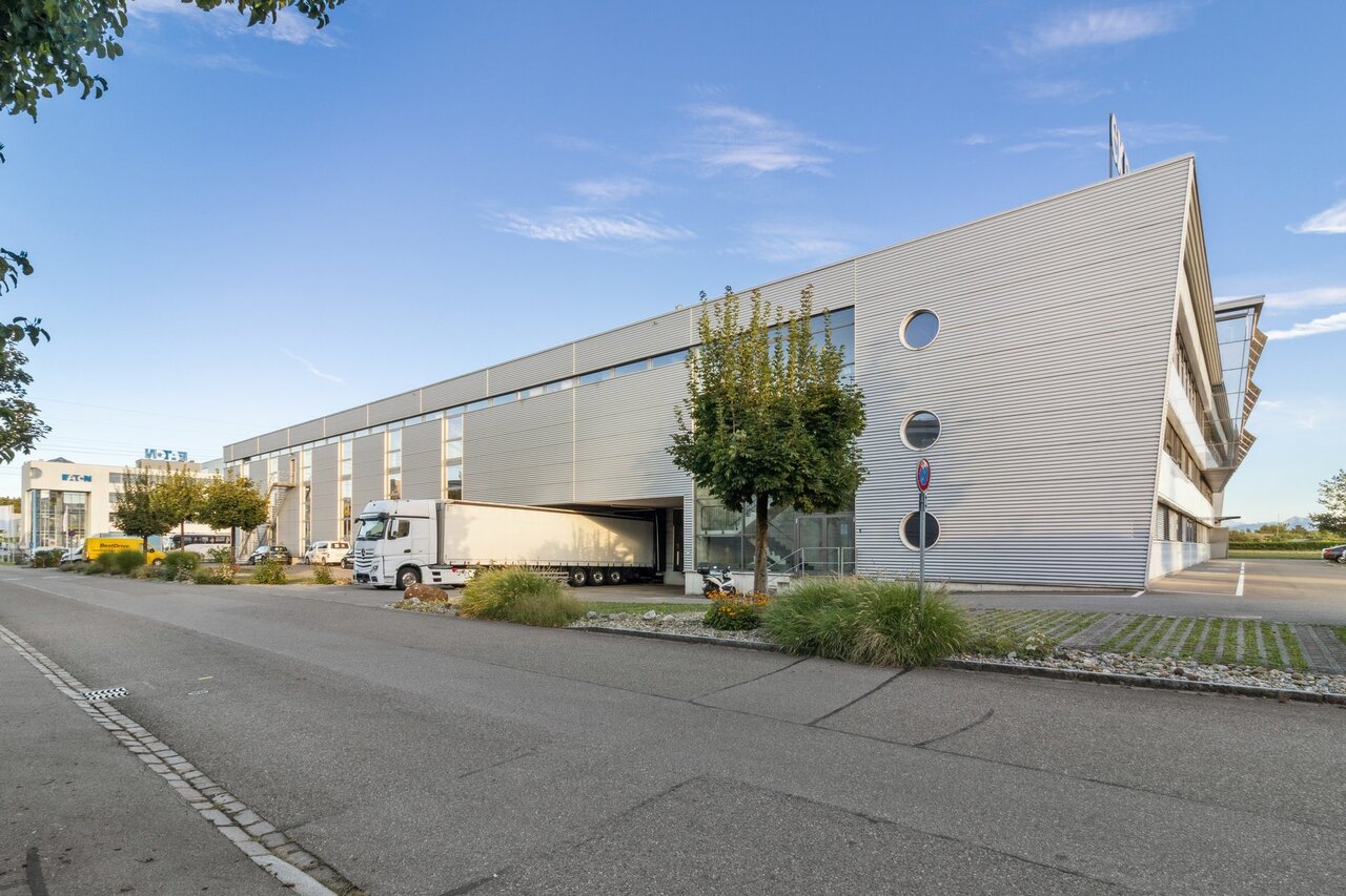 11000m² commercial