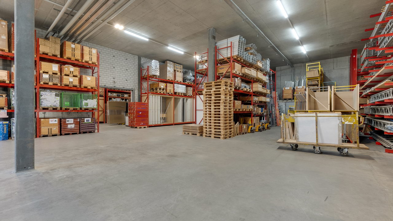 11000m² commercial
