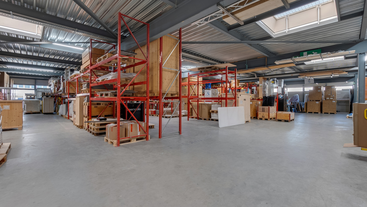 11000m² commercial