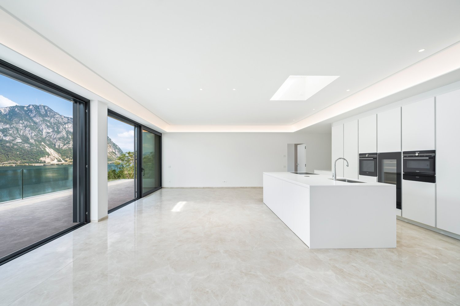 5 rooms apartment