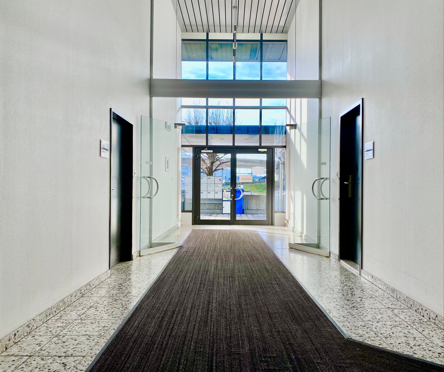 1532m² office