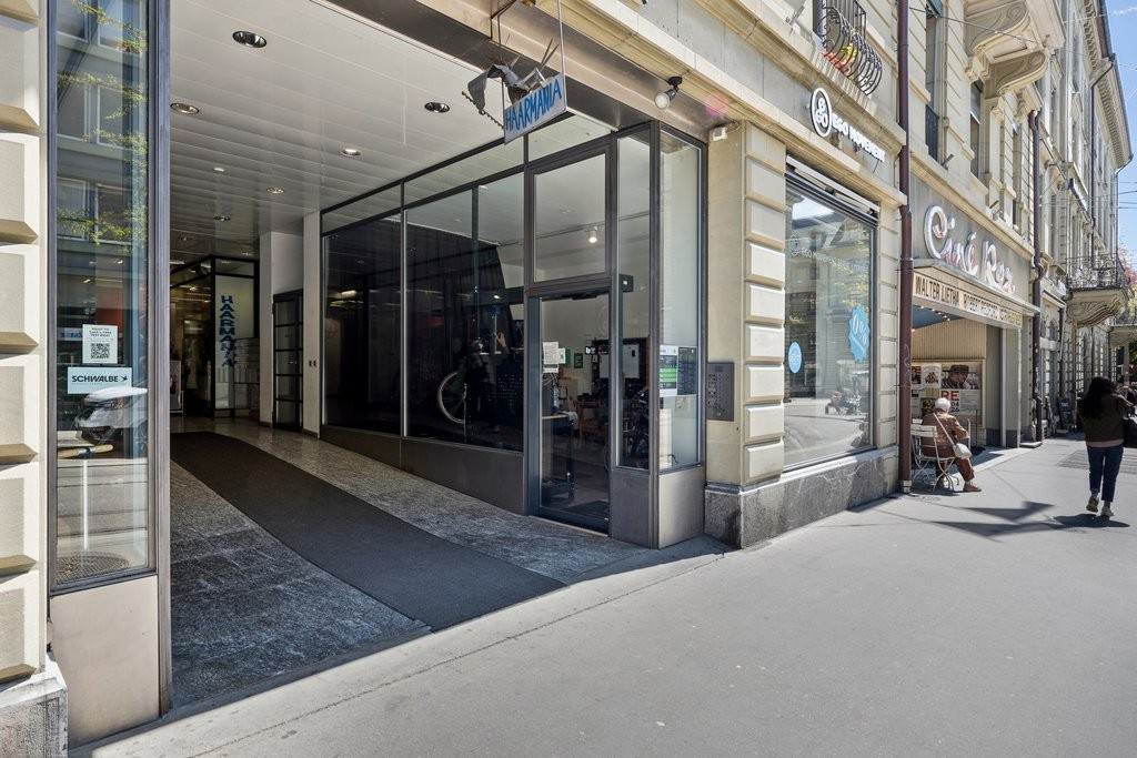 28m² shop