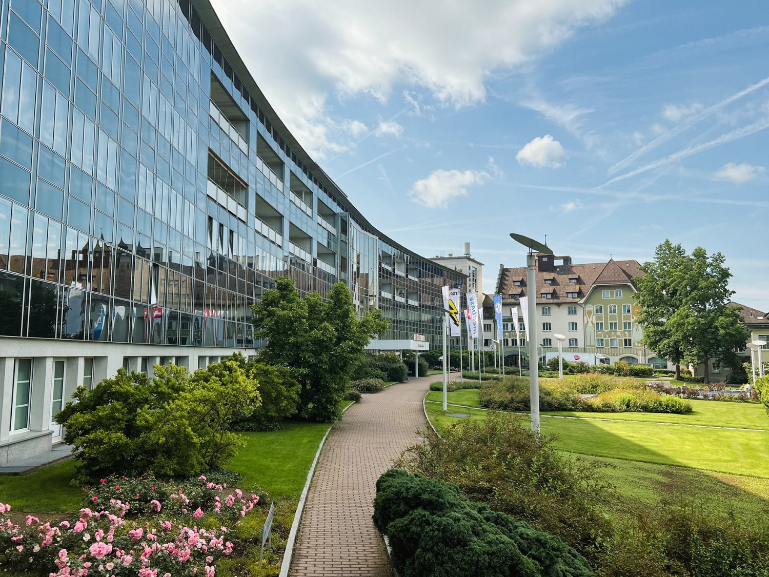 1817m² office