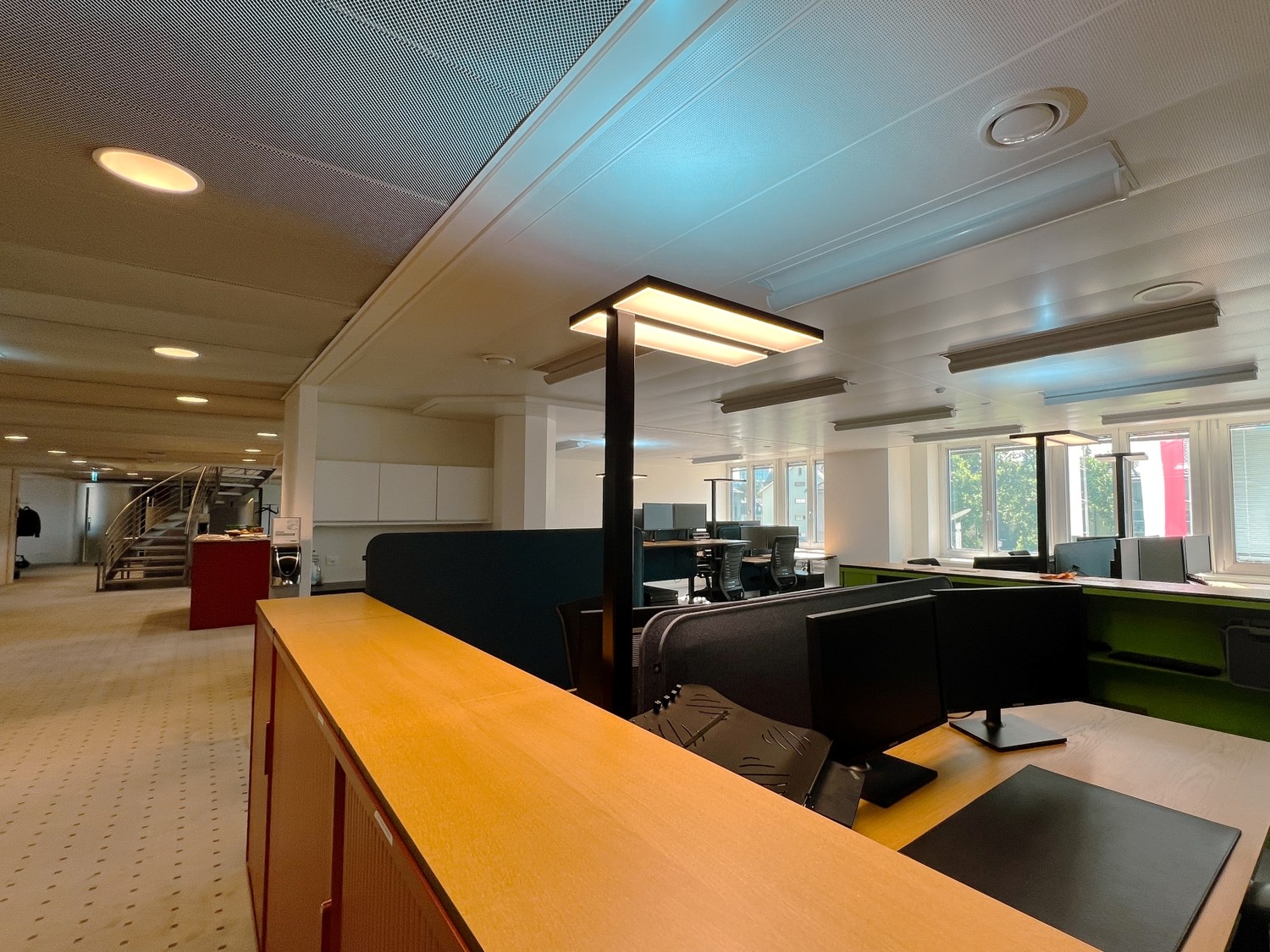 1817m² office