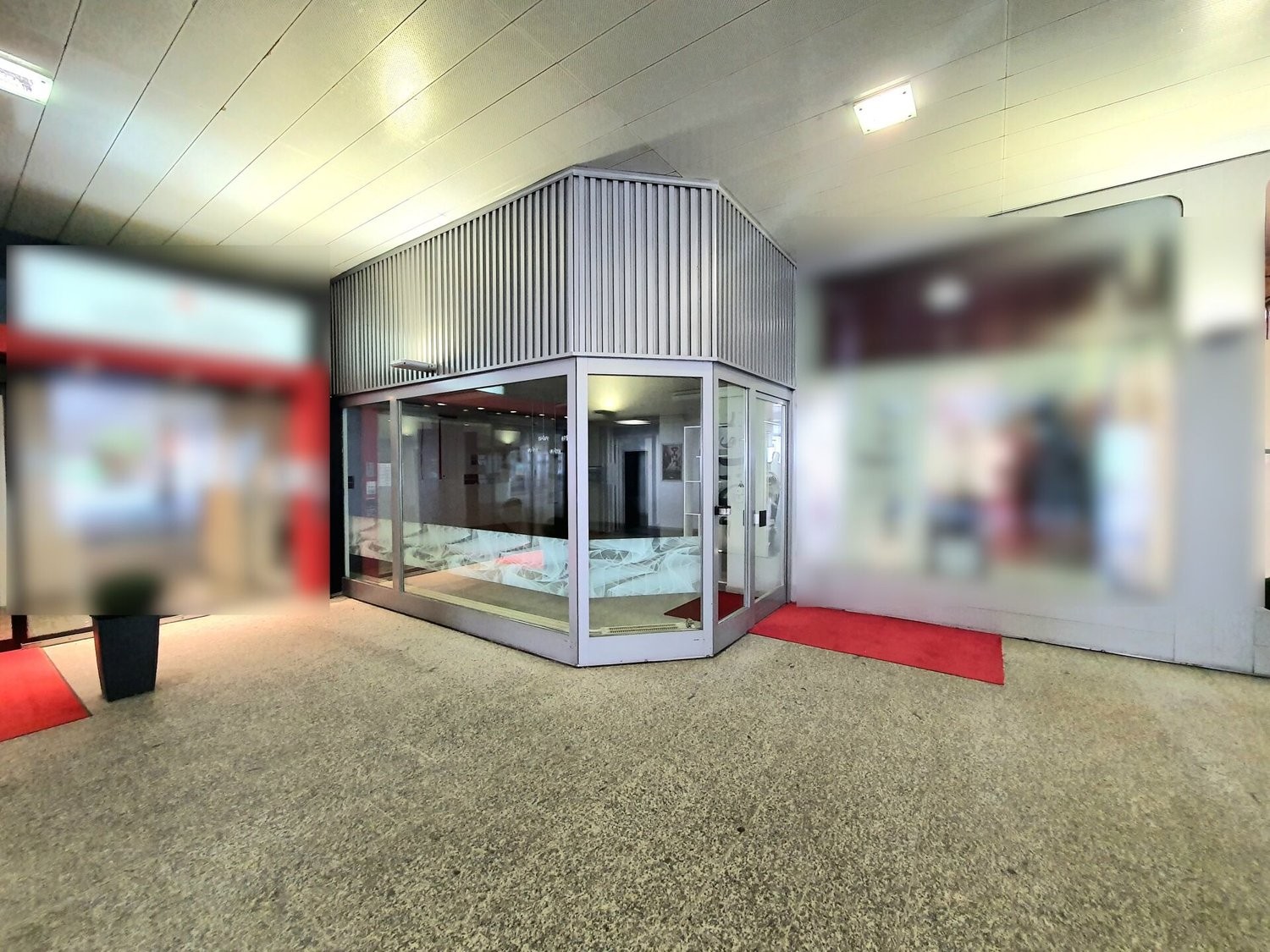 140m² shop