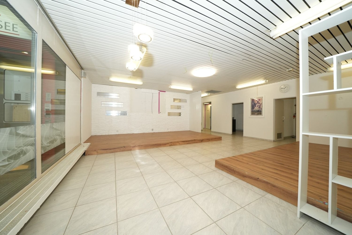 140m² shop