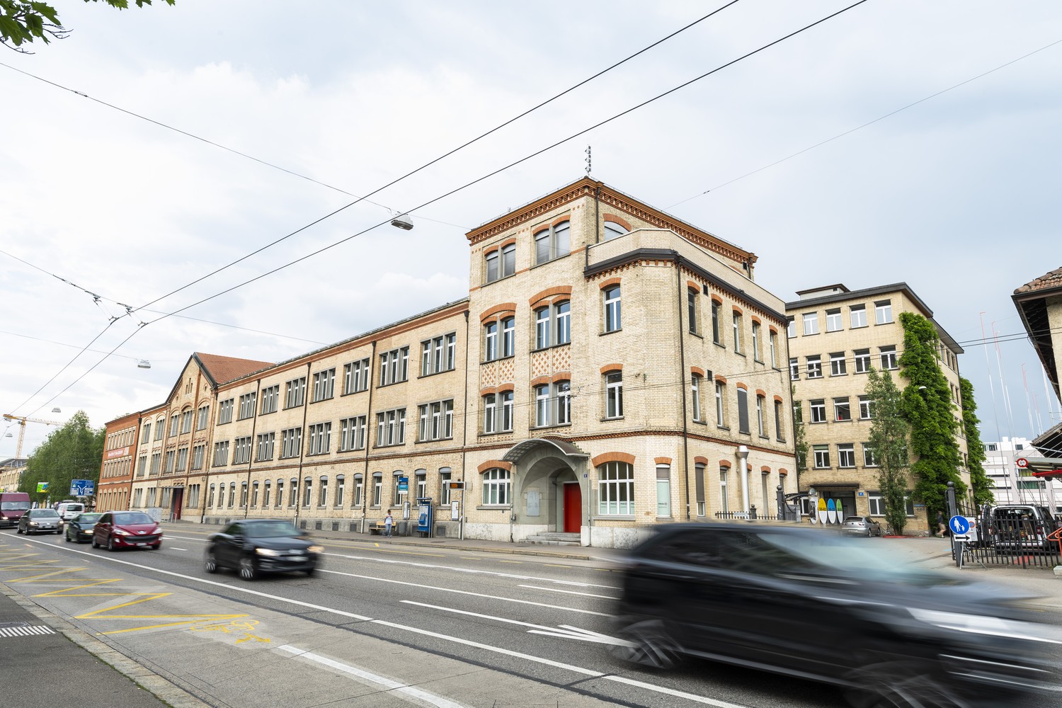417m² office