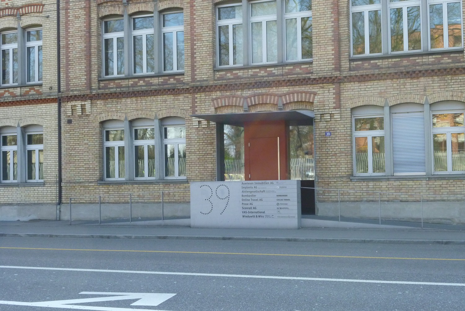 417m² office