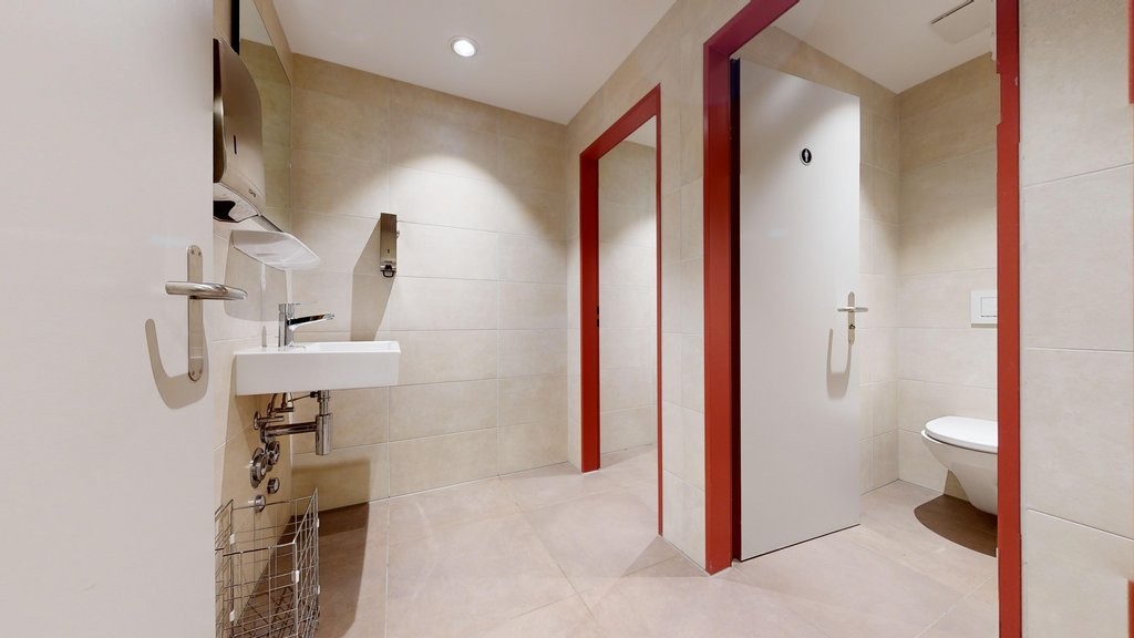 147m² office