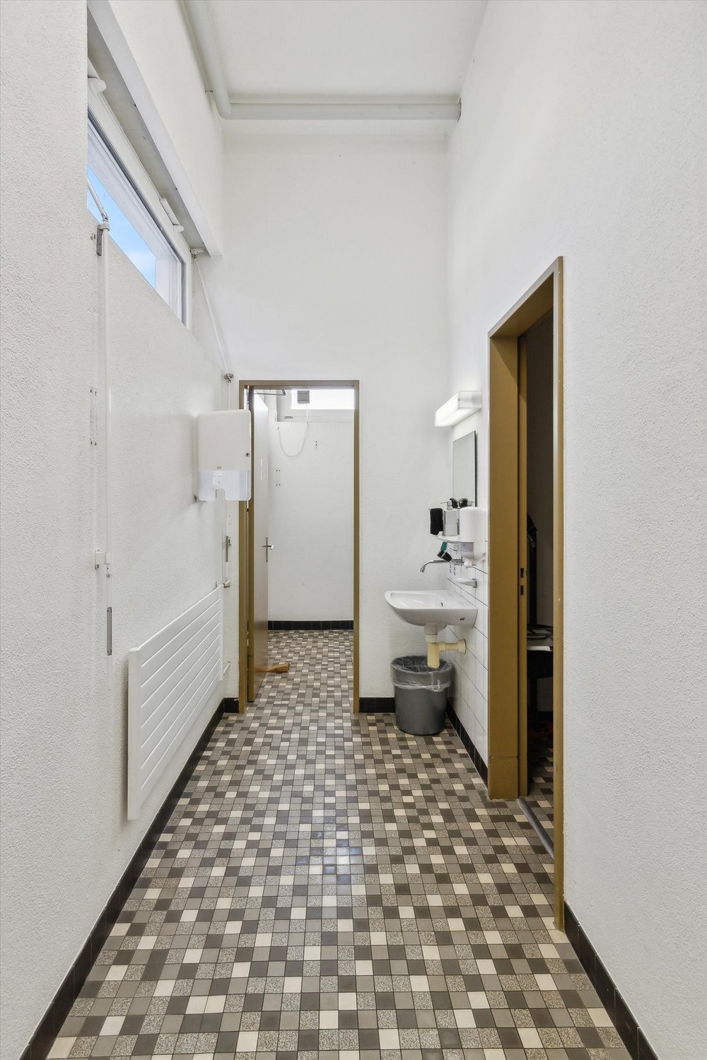 619m² commerciale