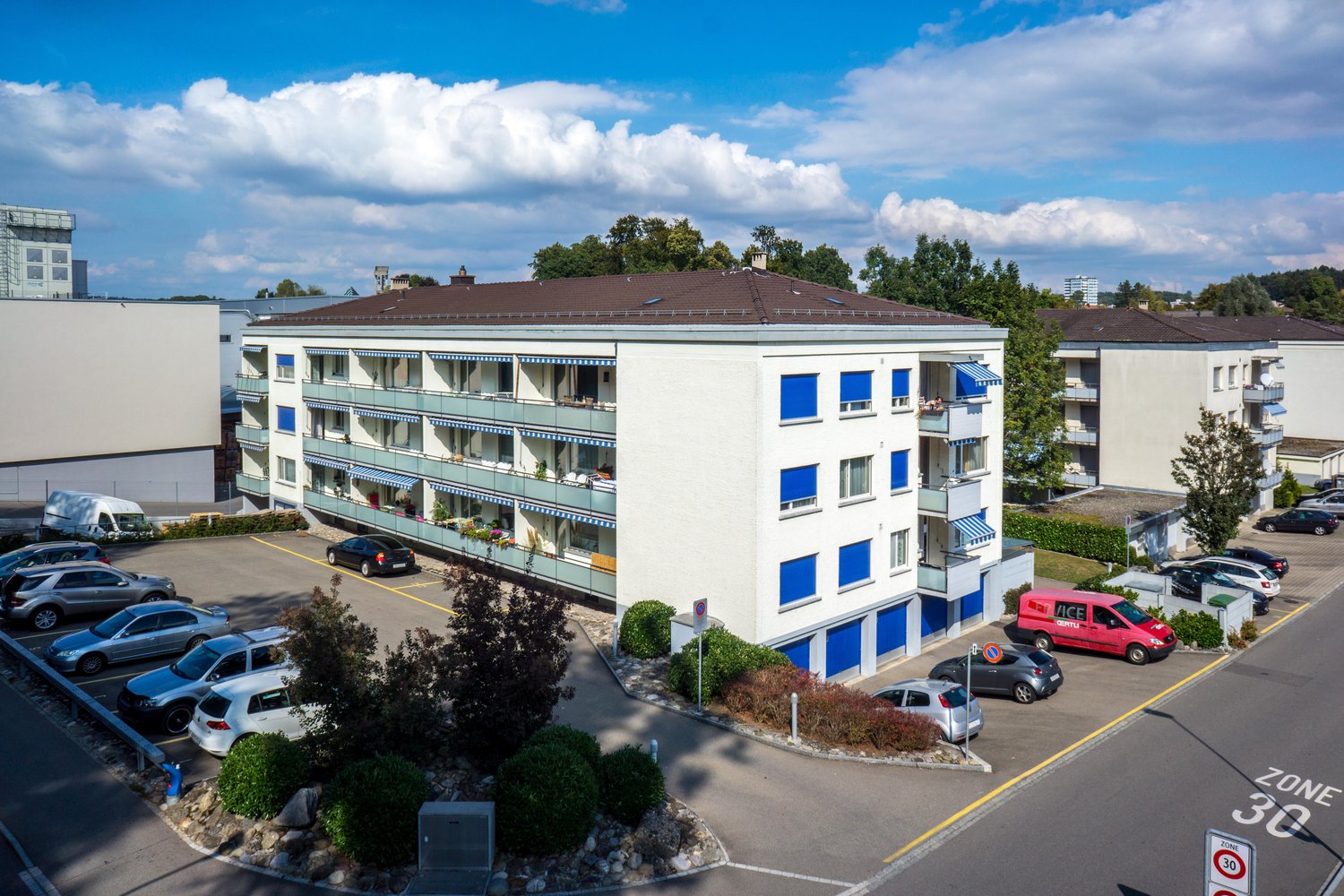 100m² commercial