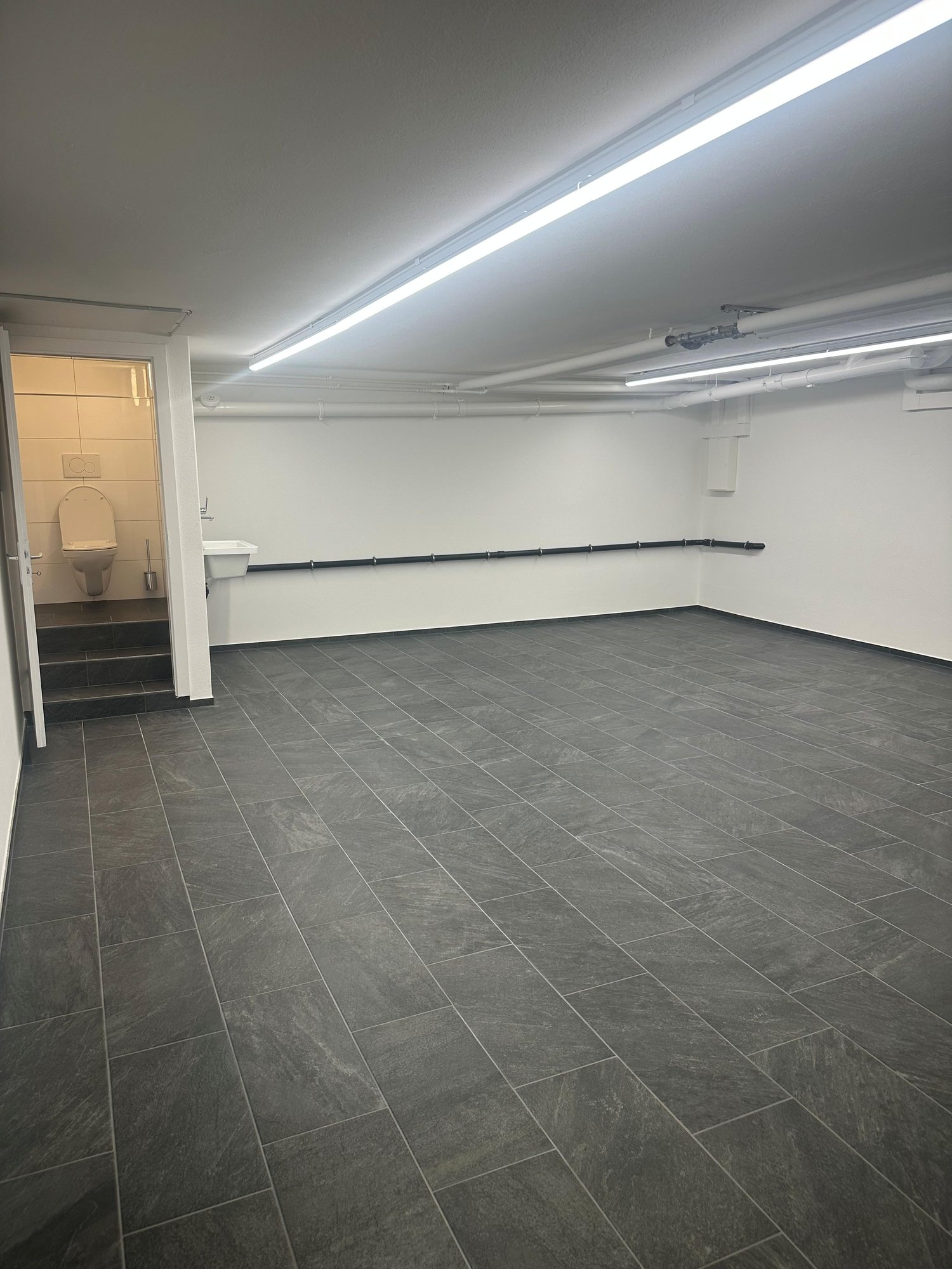 100m² commercial