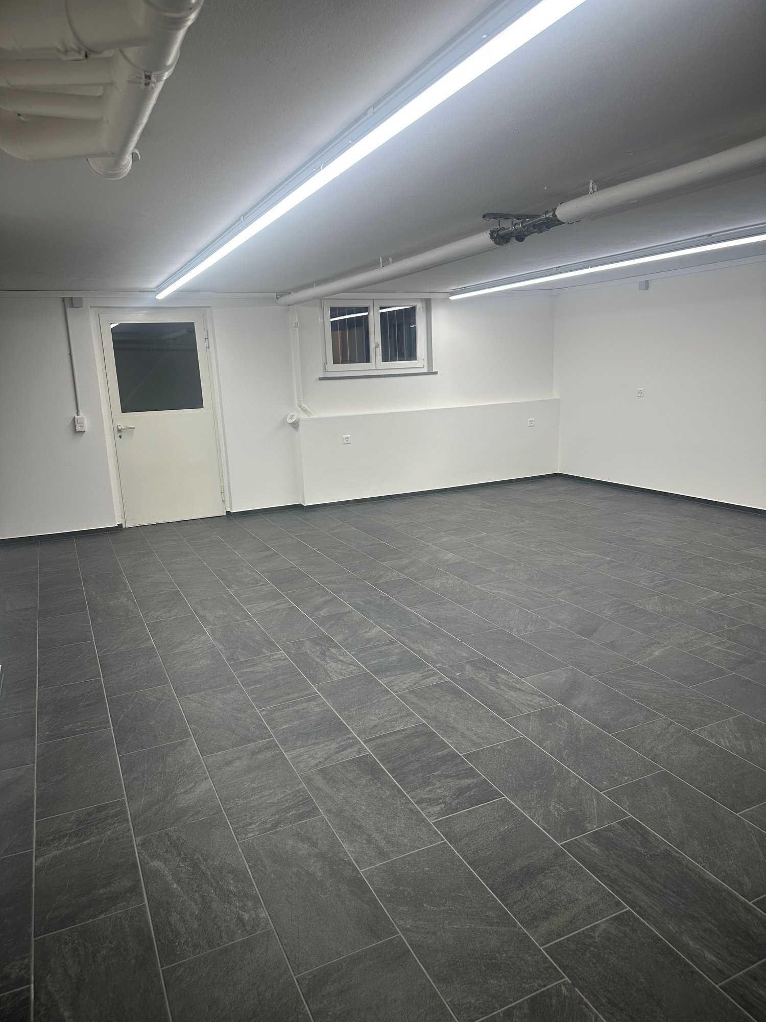 100m² commercial
