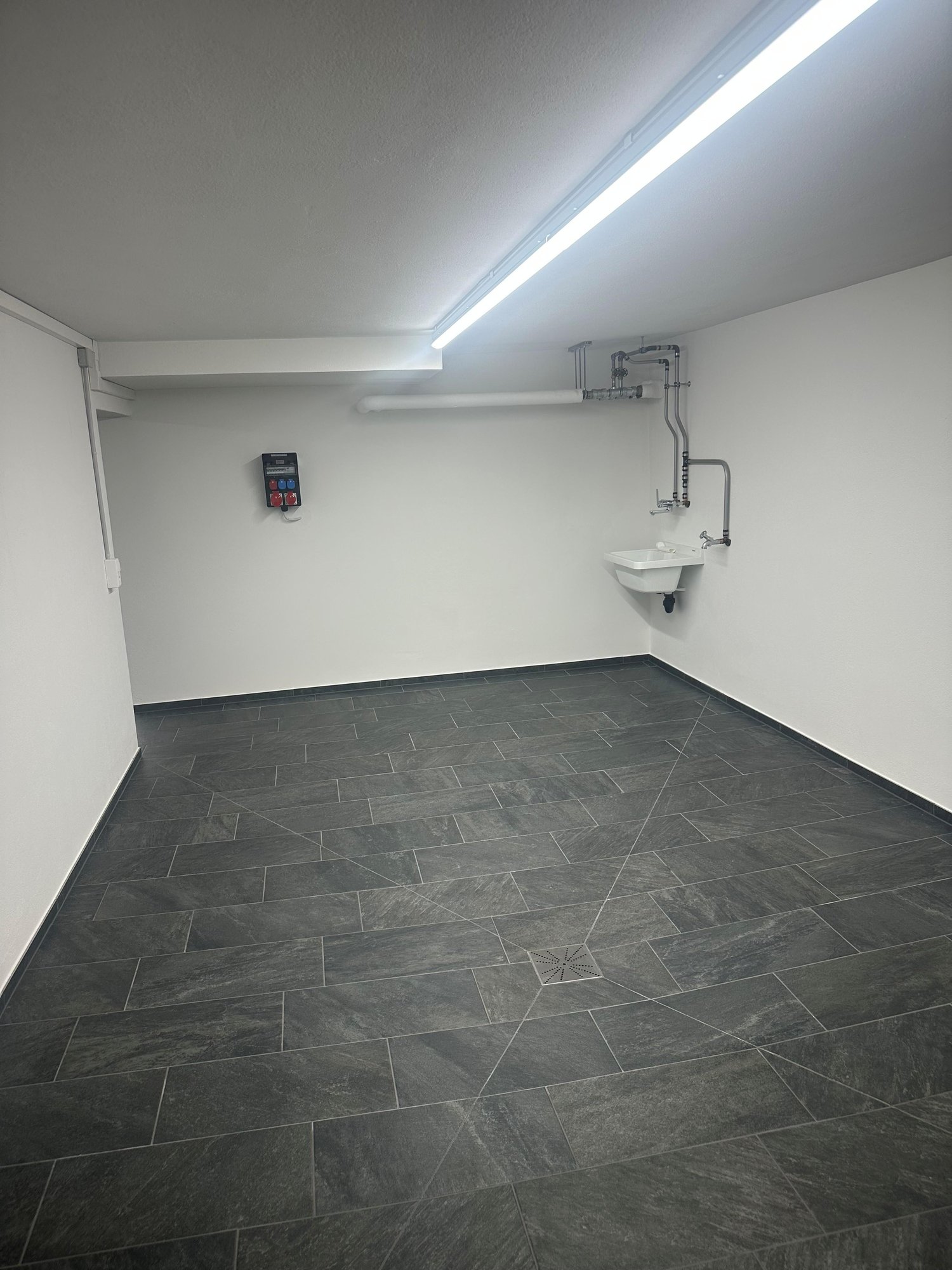 100m² commercial