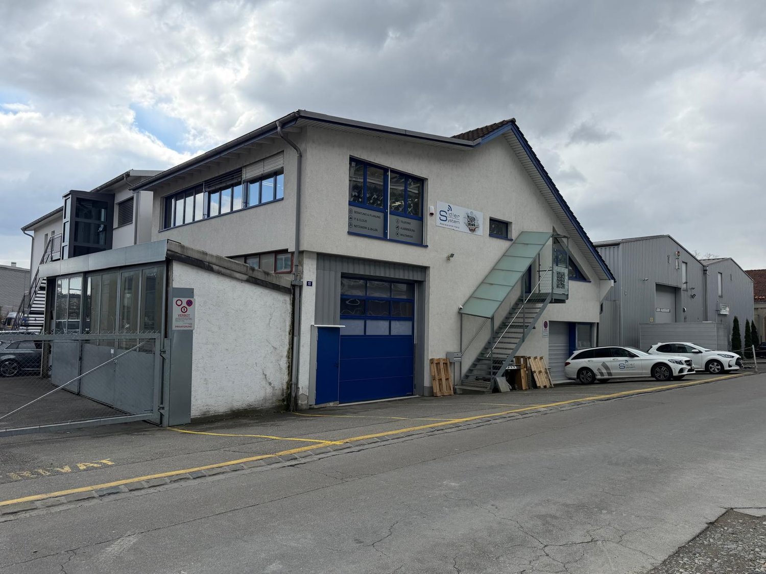 200m² commercial
