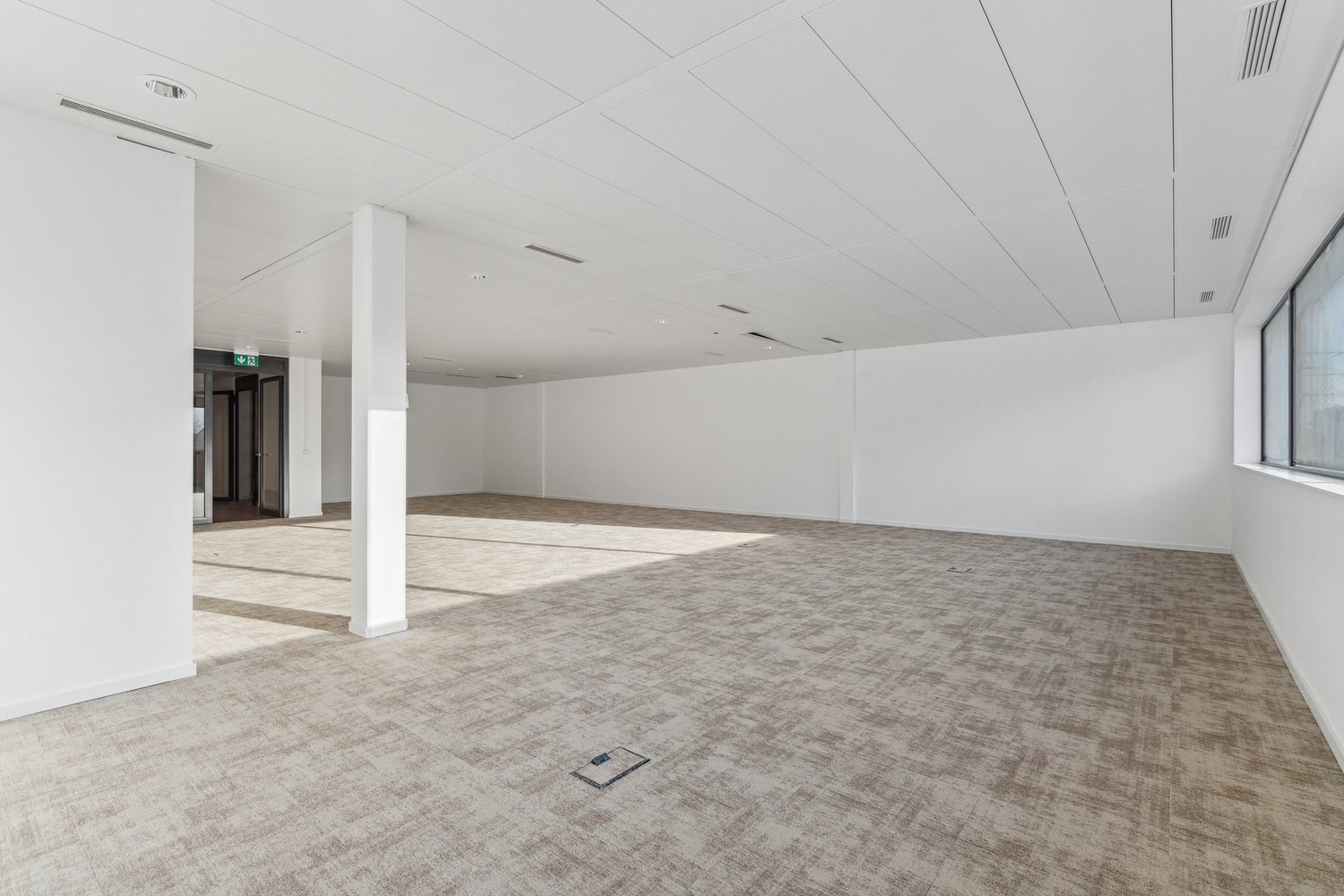 324m² office