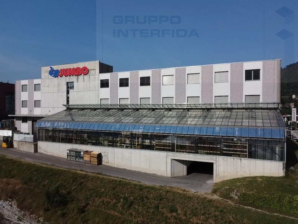 385m² office