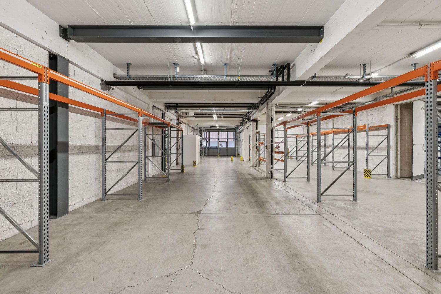 868m² industrial object