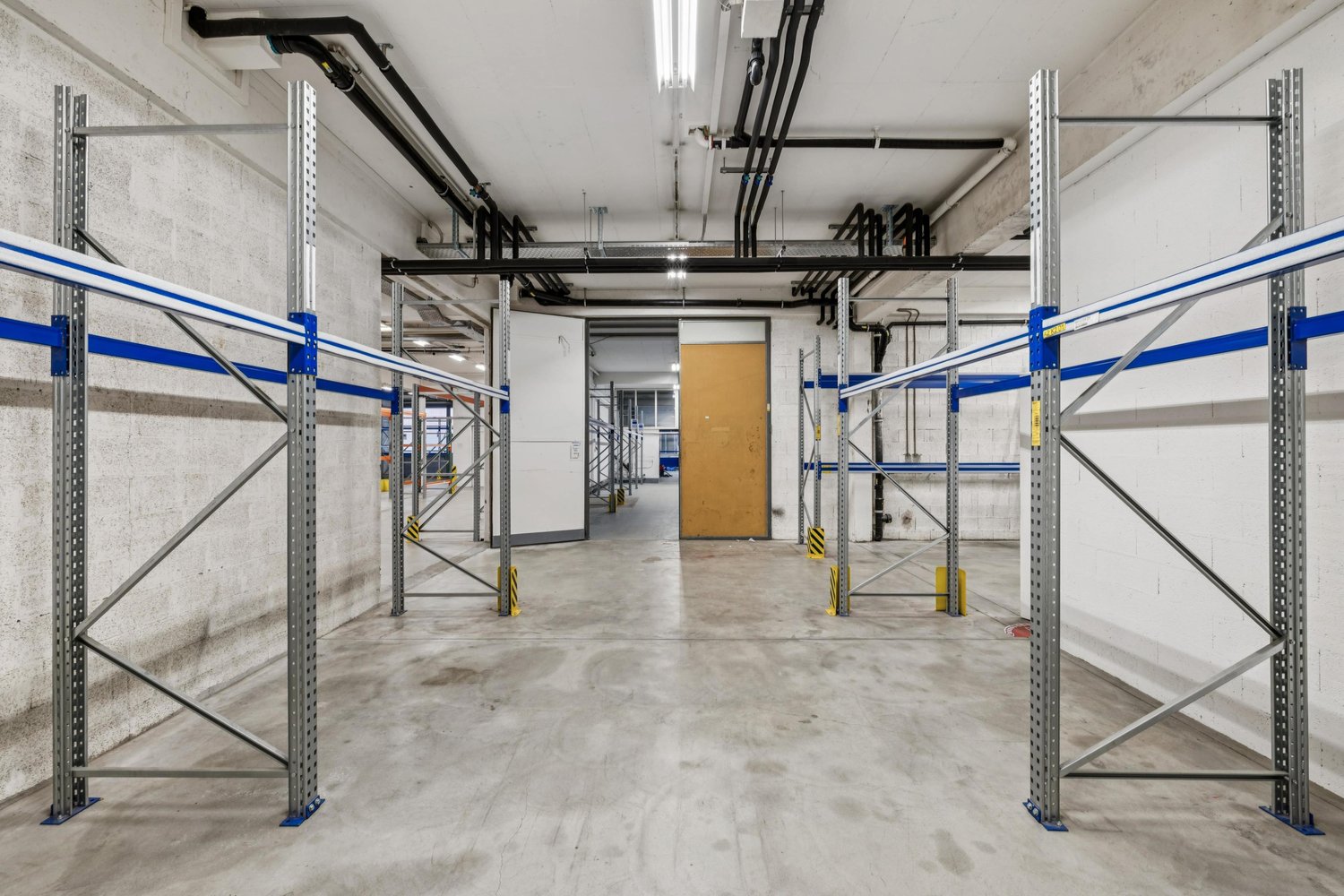 868m² industrial object