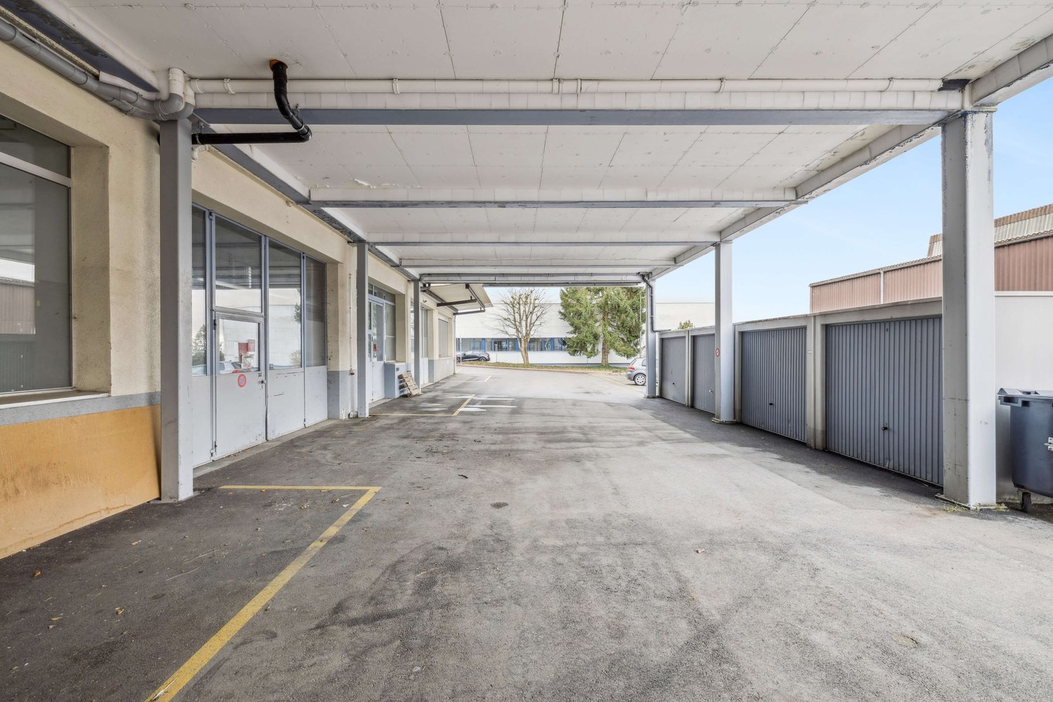 868m² industrial object