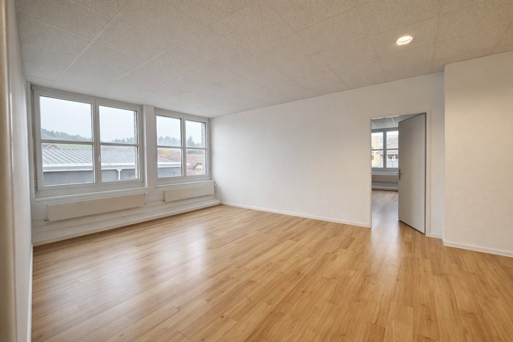 104m² commercial