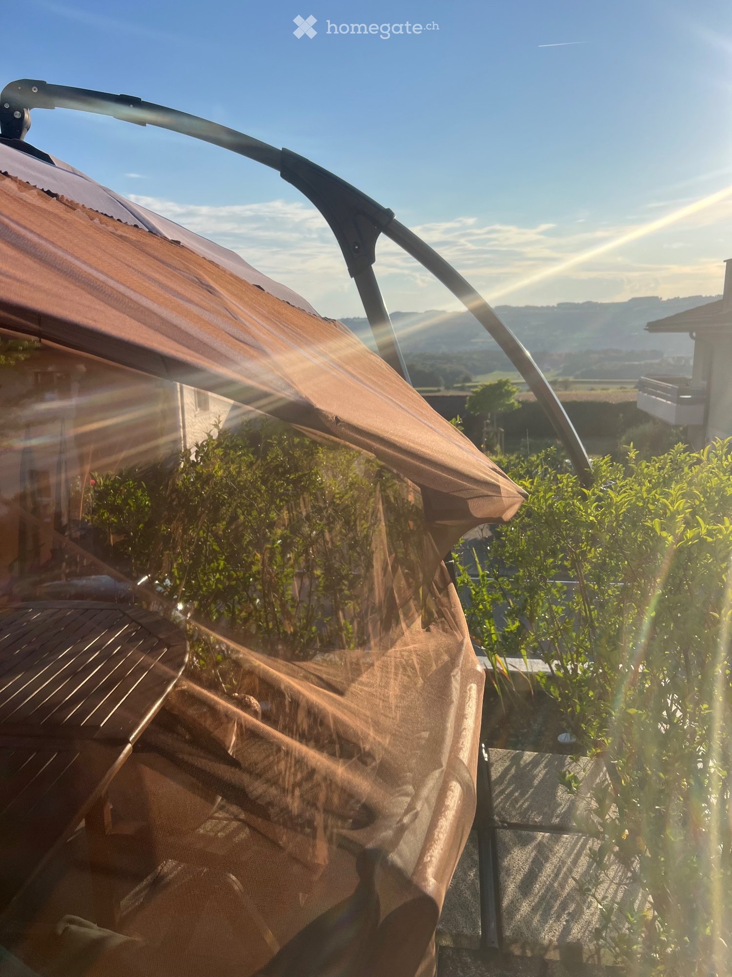 Appartement de 5 pièces
Animaux - même les chiens sont autorisés !
Jardin & piscine et vue sur la verdure (partie lac)
Très bel appartement lumineux, partie maison de 5.5 pièces
Hohenrain près de HOCHDORF
20 Lucerne, Zoug, 30 Zurich avec la voiture
Le bus passe à 300m toutes les 30
En rais