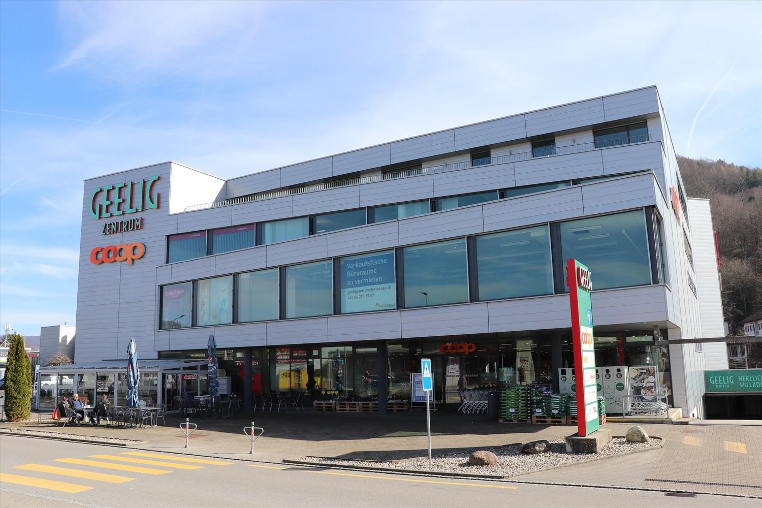 716m² shop