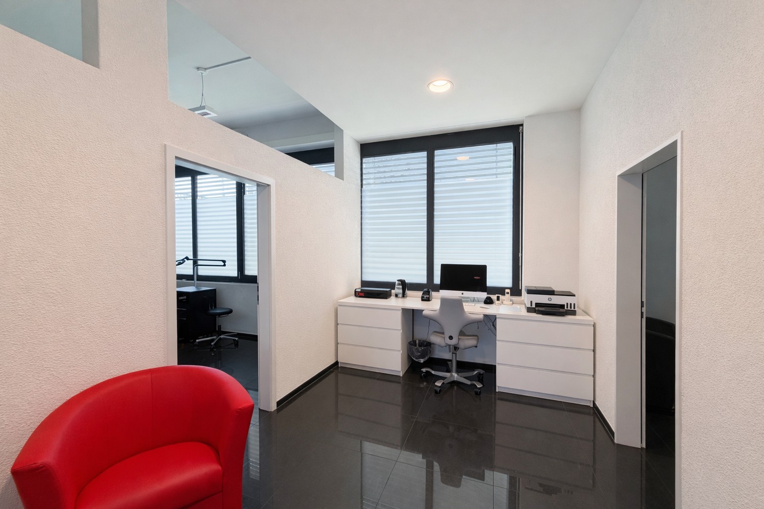 100m² commercial