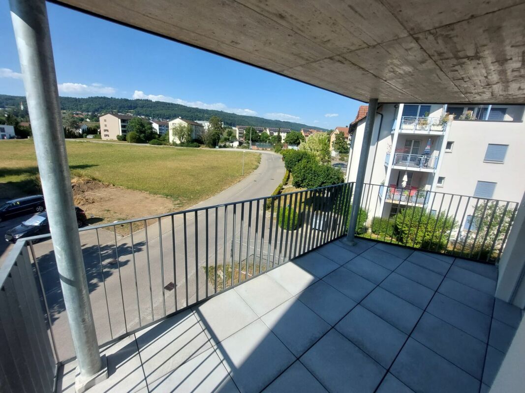 Appartement de 2.5 pièces élégant dans une construction neuve de 60 m² avec balcon ensoleillé 

Cet attractif appartement de 2.5 pièces dans une construction neuve avec environ 60 m² de surface habitable allie un design moderne à une haute qualité de vie. L'espace de vie et de repas ouvert offre bea