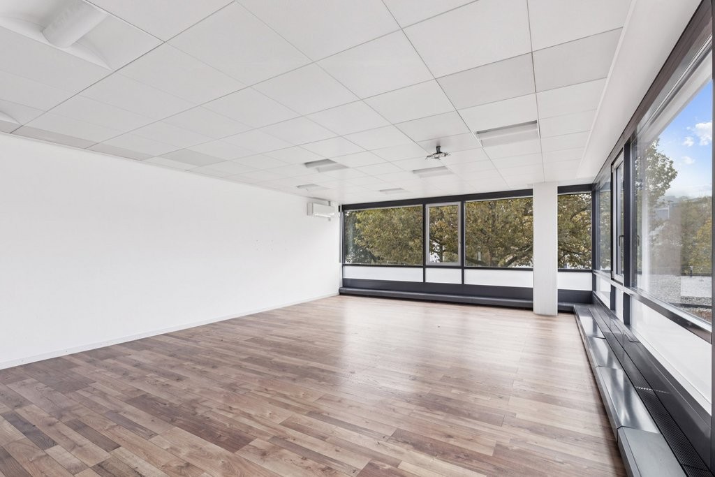 66m² office