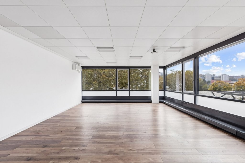 66m² office