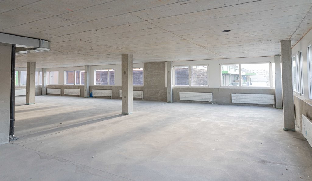 290m² office