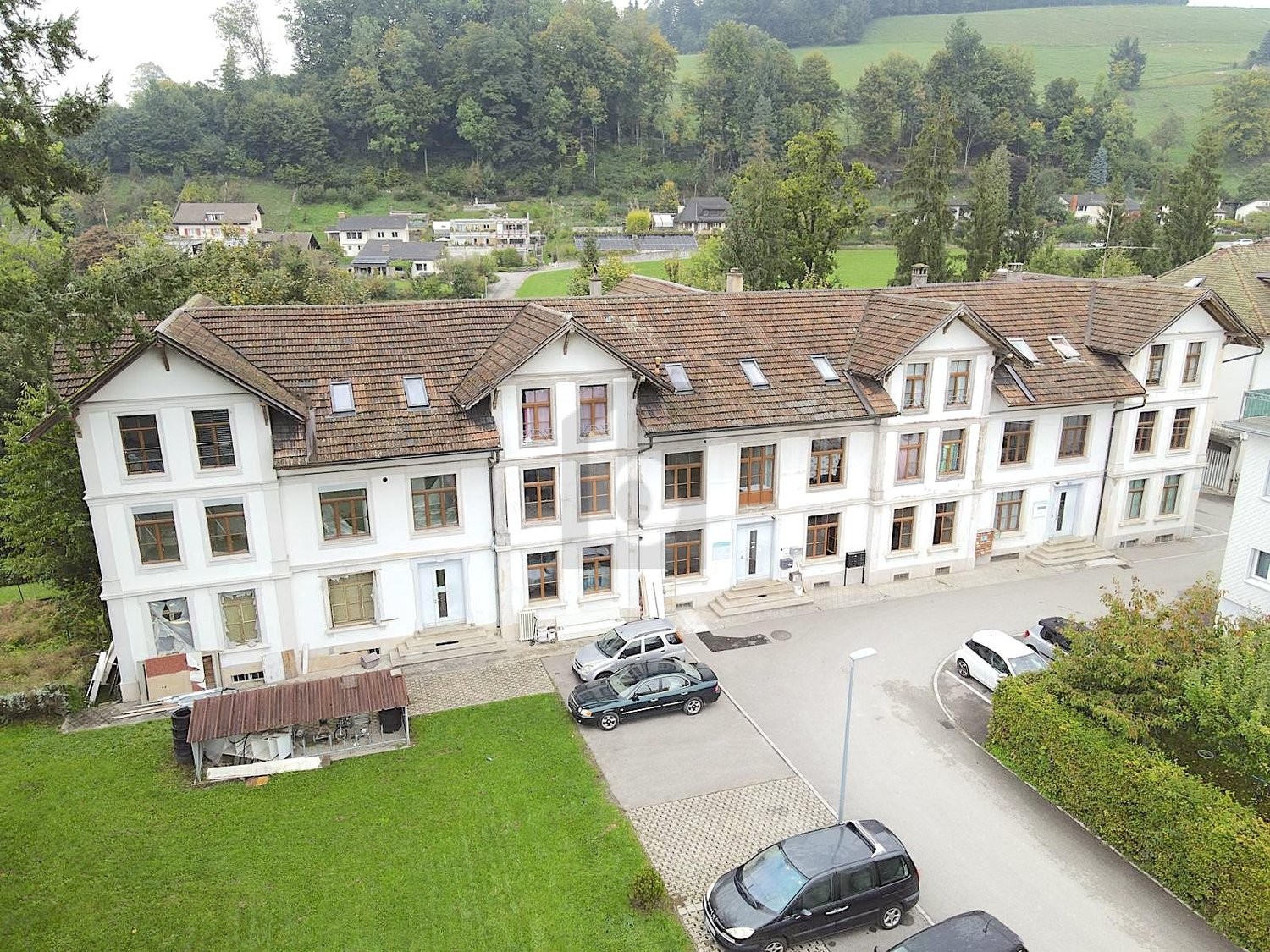 1231m² edificio residenziale / commerciale