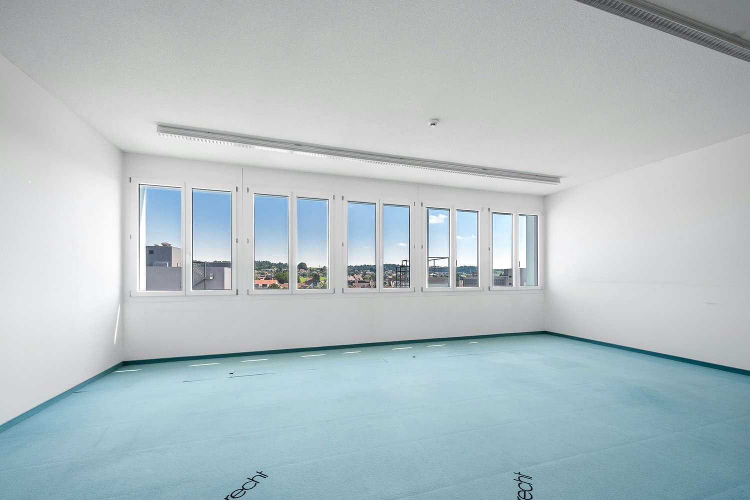 750m² office