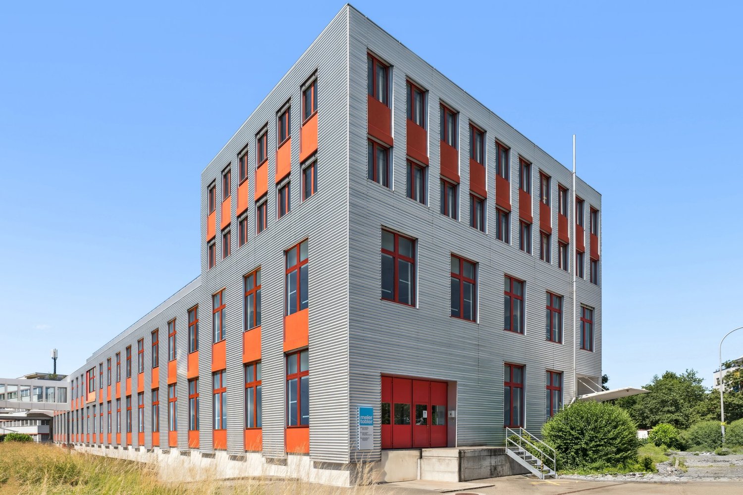 135m² office