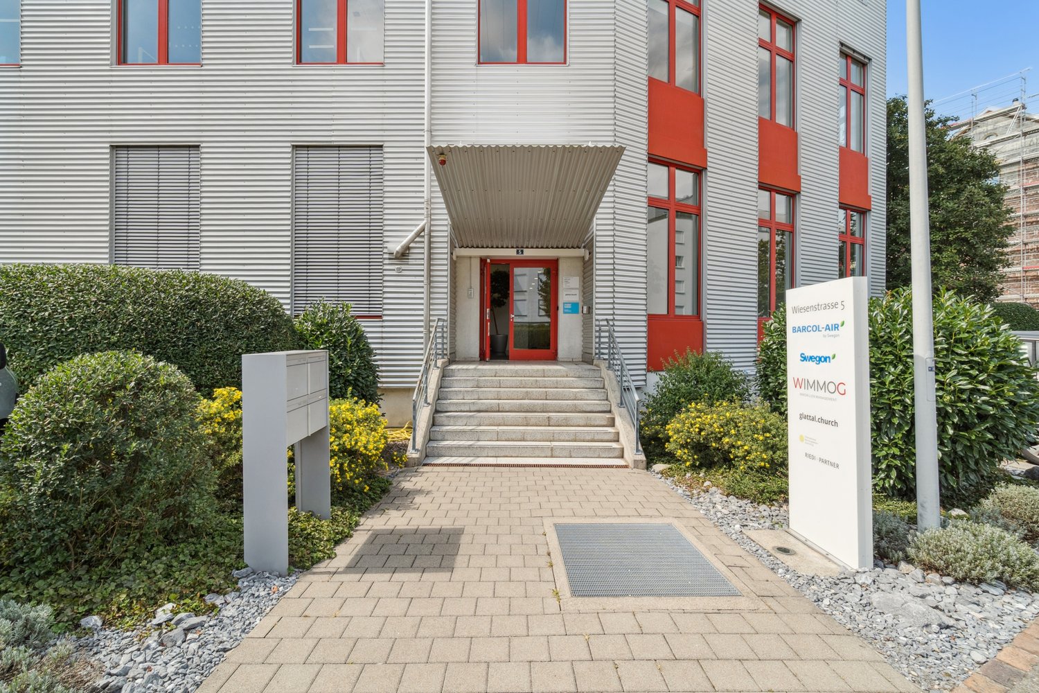 135m² office