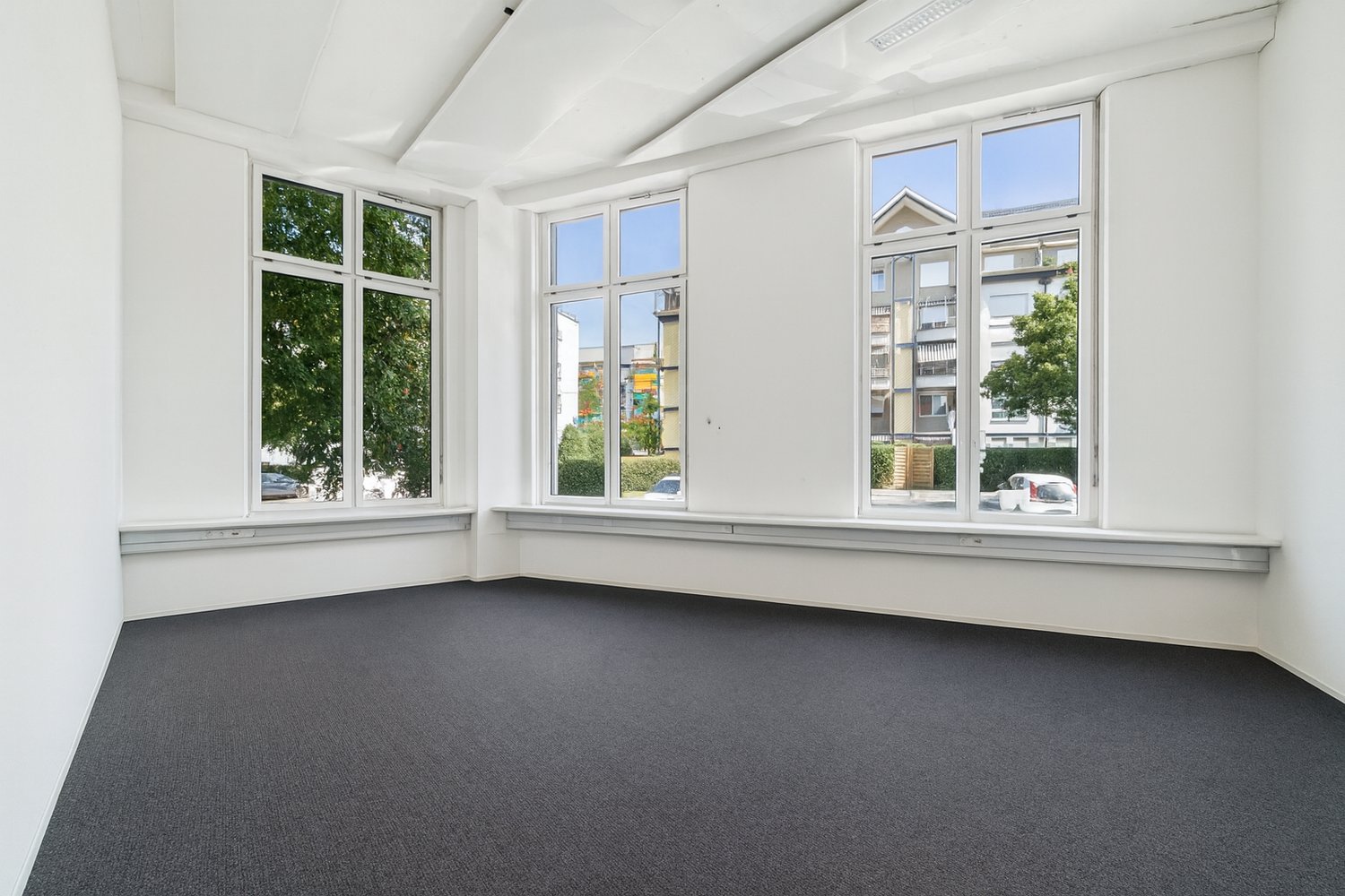 135m² office