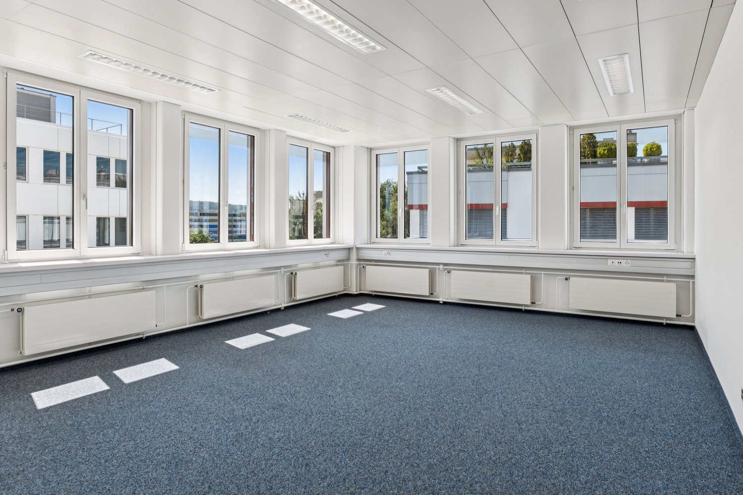 533m² office