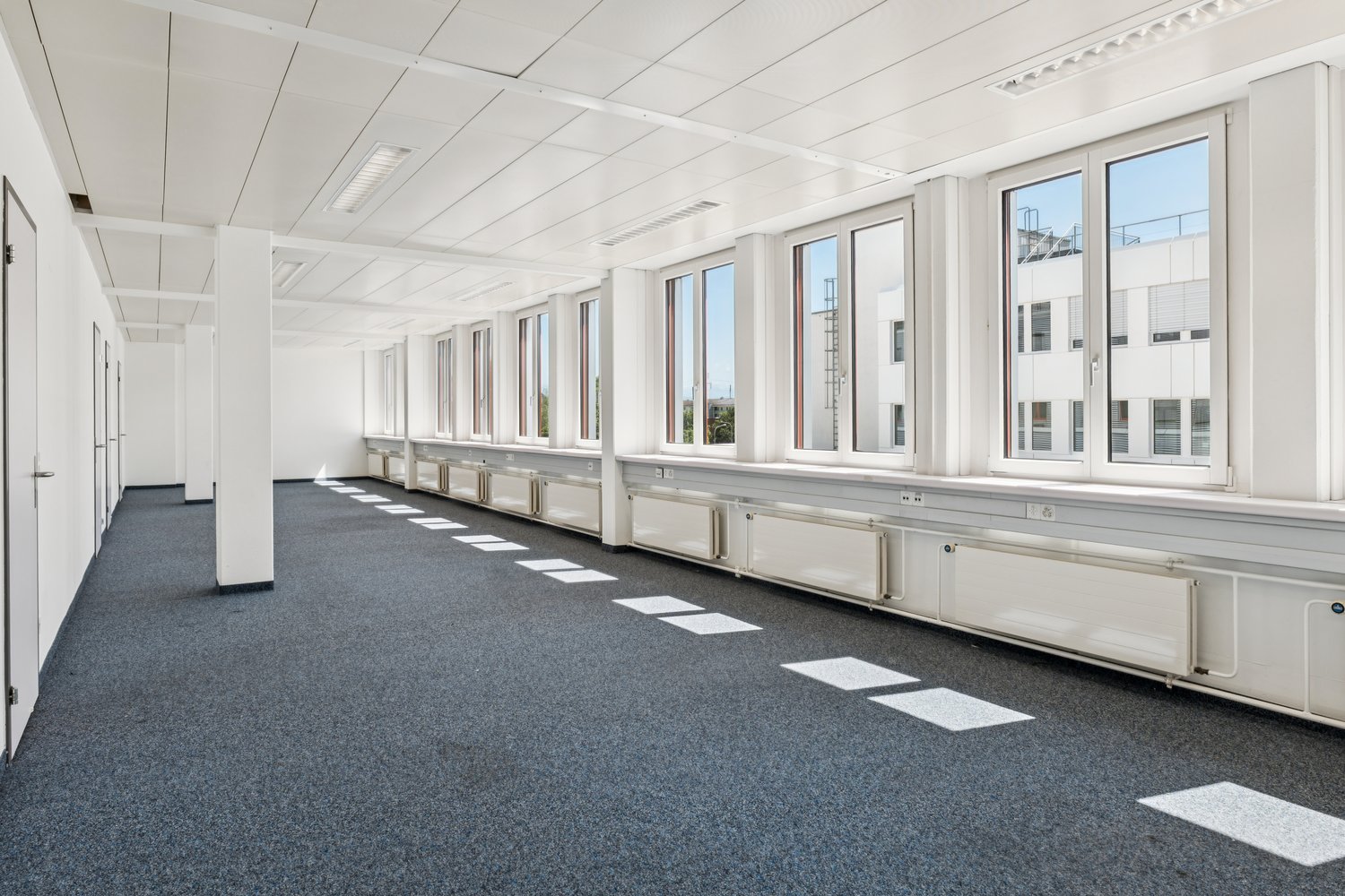 533m² office