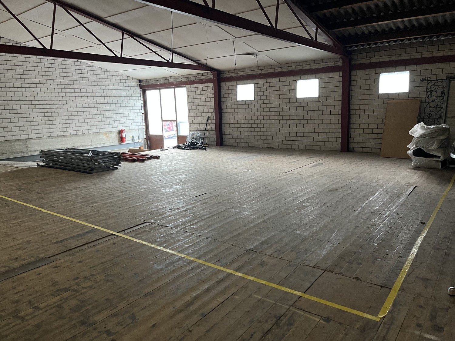 80m² commercial