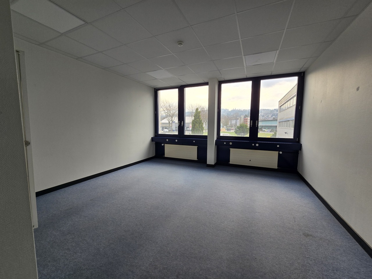280m² office