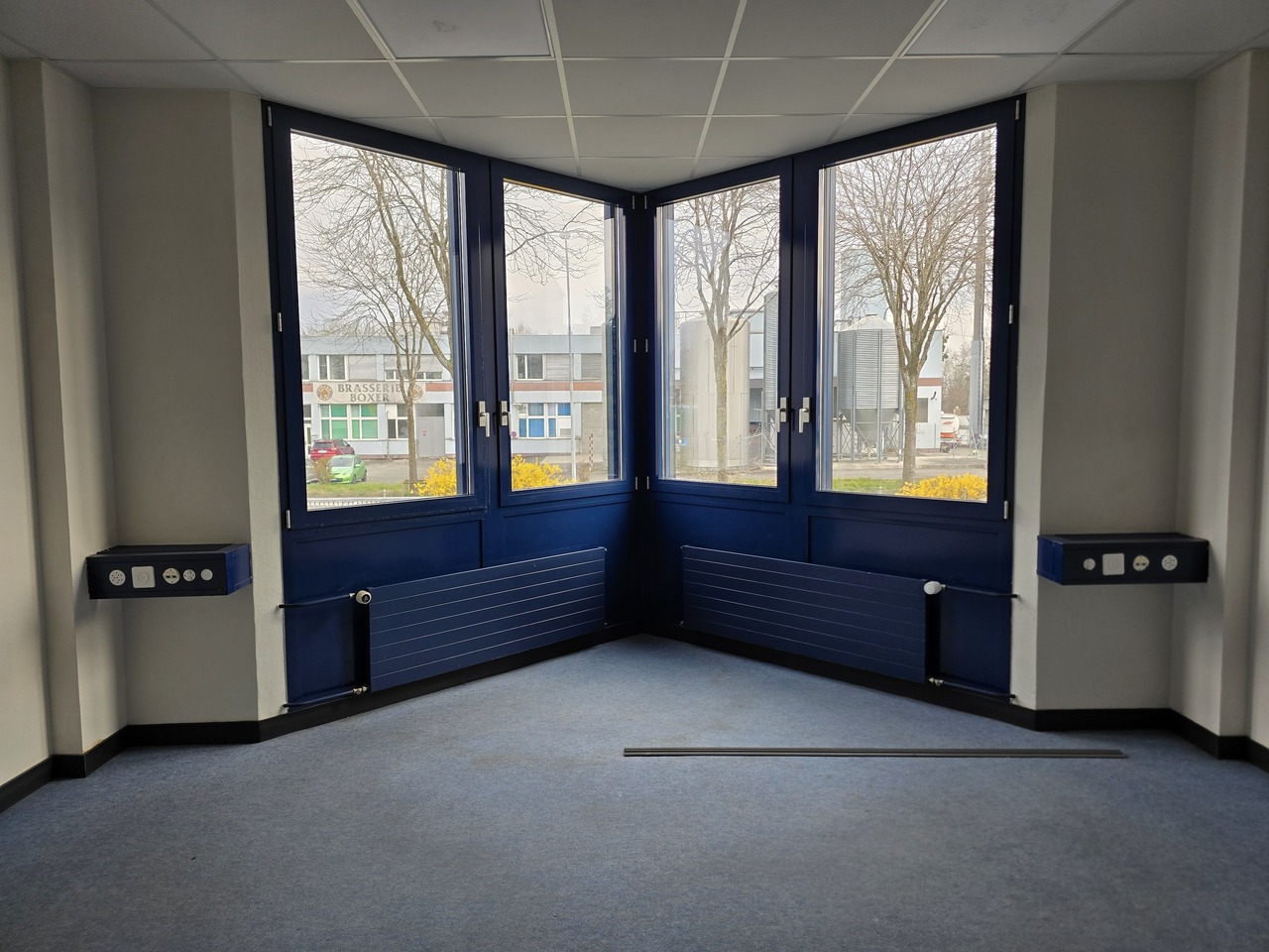 280m² office