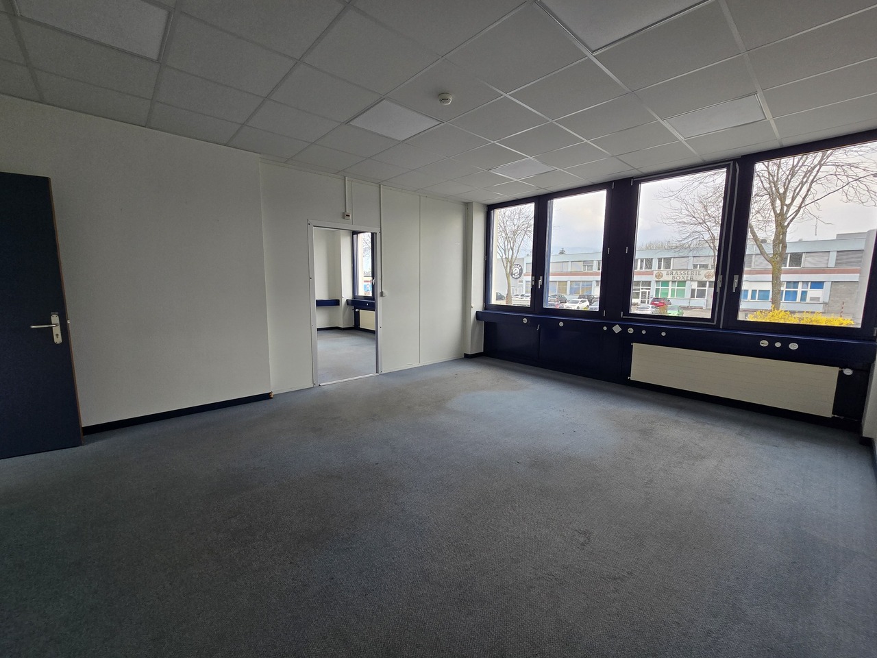 280m² office