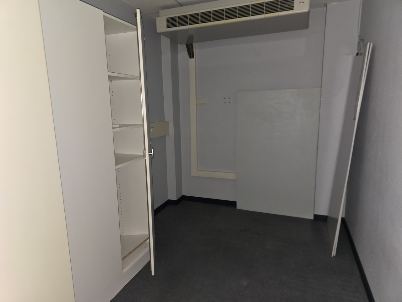280m² office